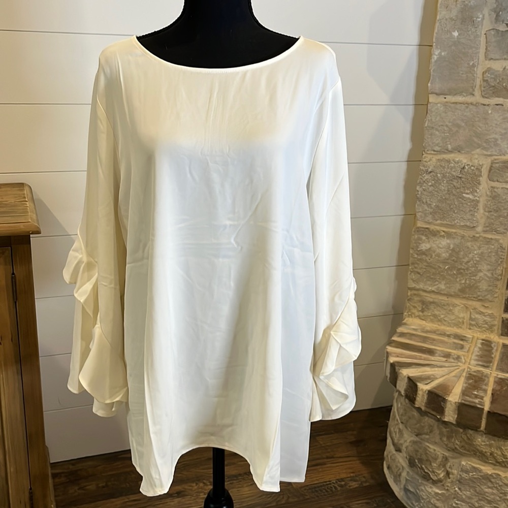 NWT Chico’s Ivory Flutter Sleeve Blouse